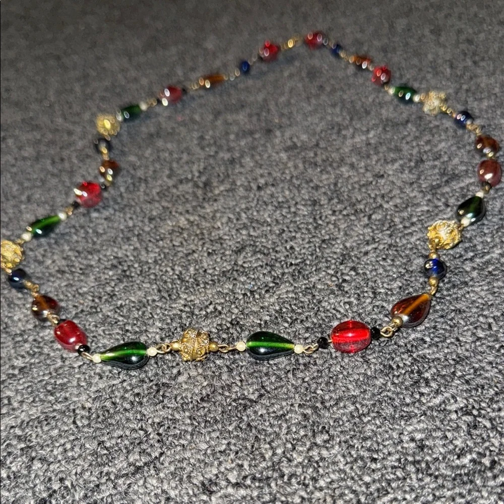 Elegant Multicolor Beaded Necklace - Picture 3 of 4